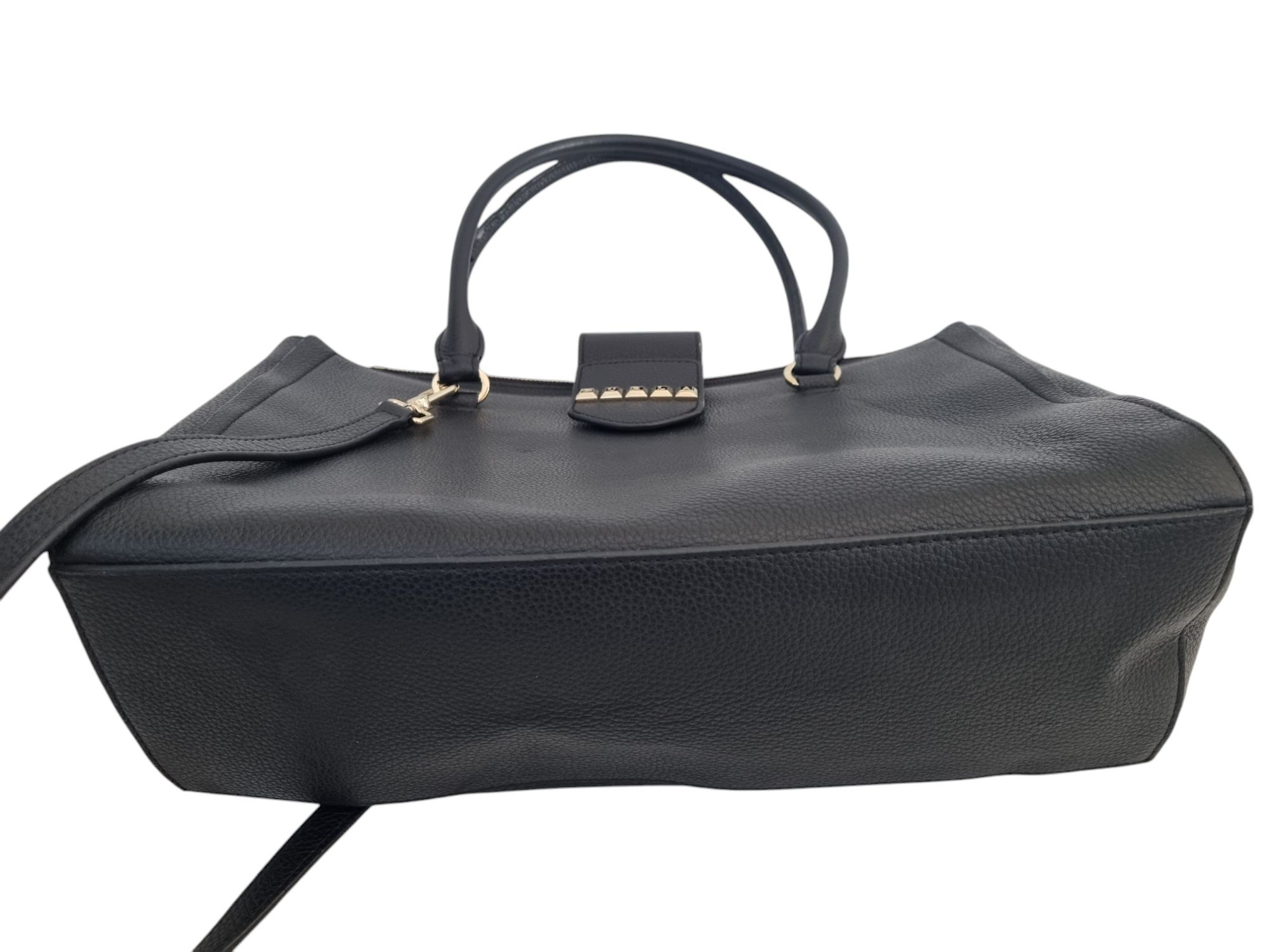 Czarna torebka furla