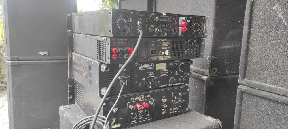 Vários amplificadores PA