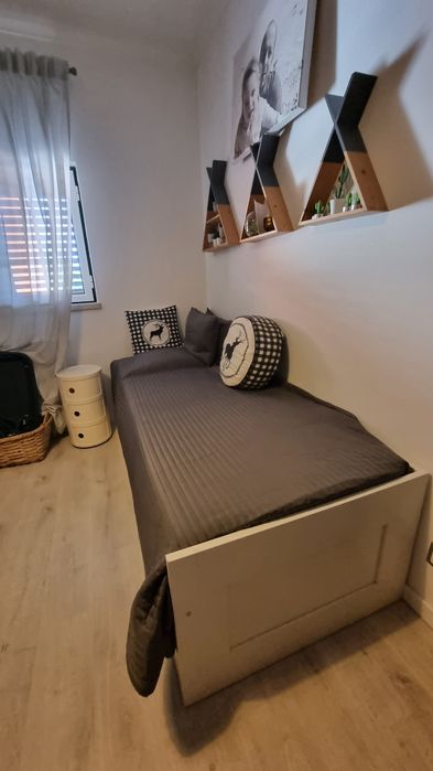 Cama Brimnes + 2 colchões como NOVA