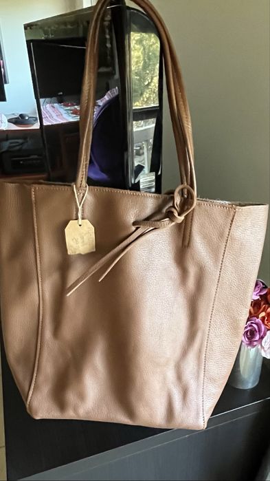 Mala a tiracolo em pele