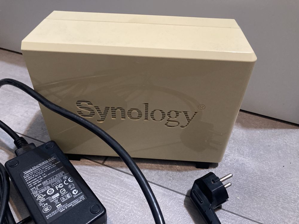 Synology DiskStation DS213j z dyskami