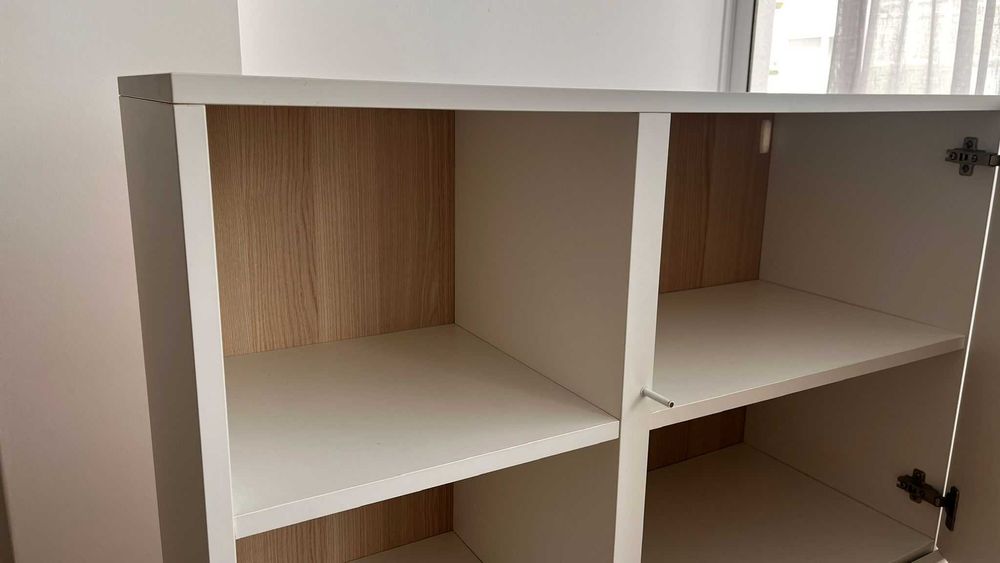 Vendo Aparador Móvel p/ Sala - Branco com Porta, Prateleiras e Gaveta