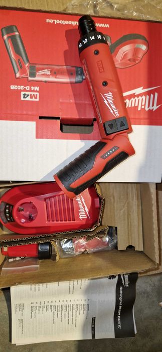 Milwaukee M4 wkretak akumulatorowy