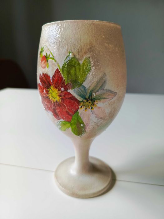 Kieliszek z motywem dekoracyjnym 3D - kwiaty