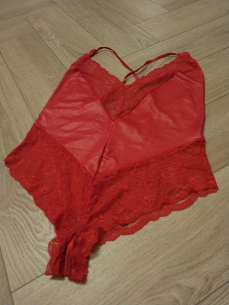 Erotyczne body stringi ouvert otwór wetlook seksowna czerwień 44 XL
