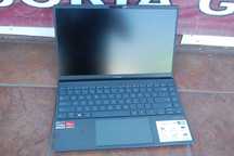 Asus Zenbook 14 UM425I Ryzen 7 16GBRam 512GB SSD AMD Graphics