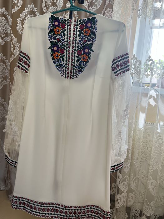 Вишите плаття з фатіном