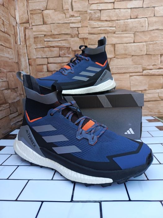 кросівки adidas  (44р.28 см)