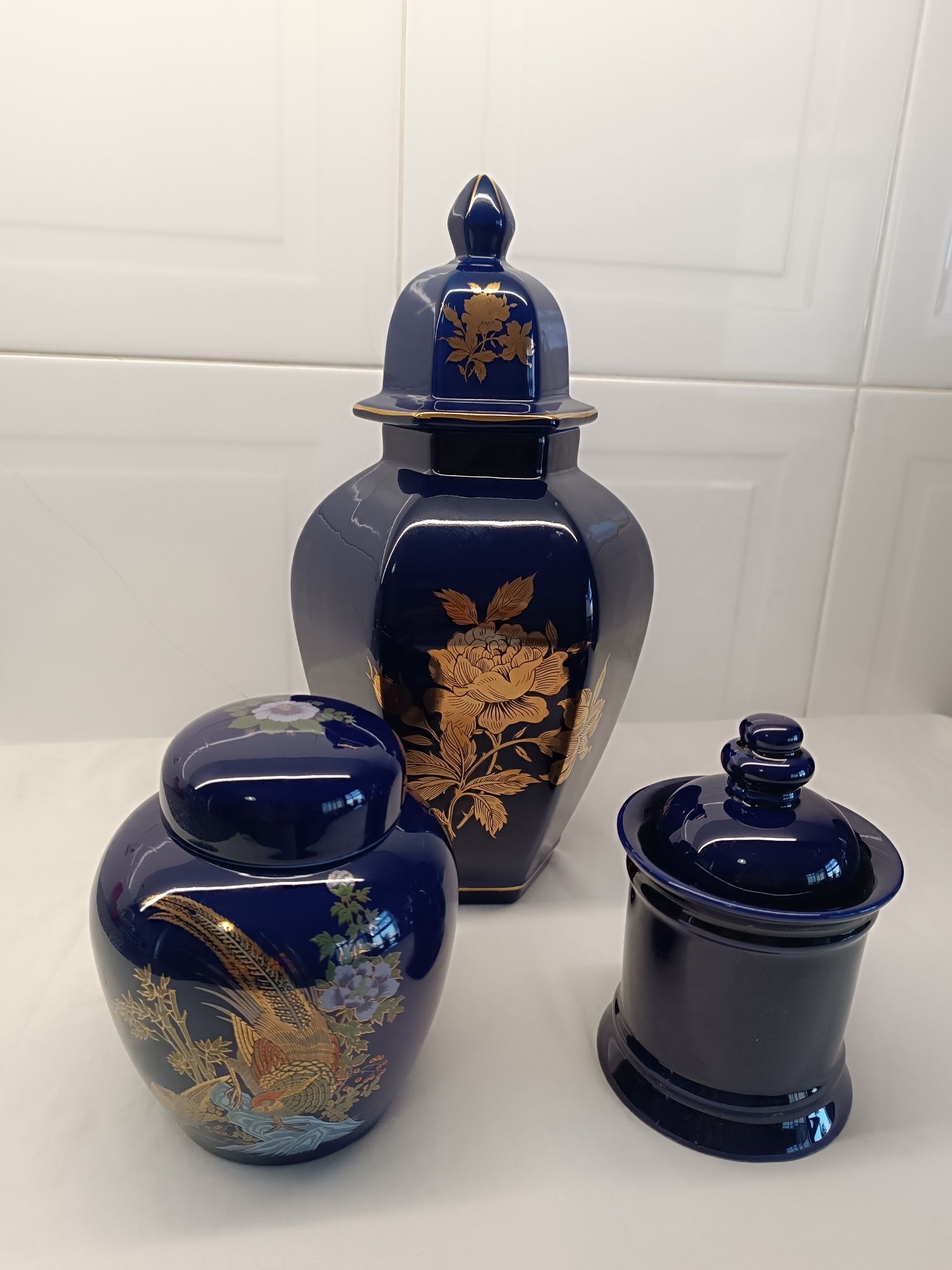 Pote Porcelana Antigo. Azul Marinho com pássaros. Novo