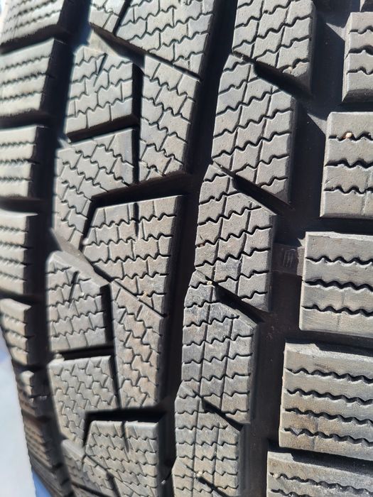 Zimowe opony 235/50 R19 103 V 
XL