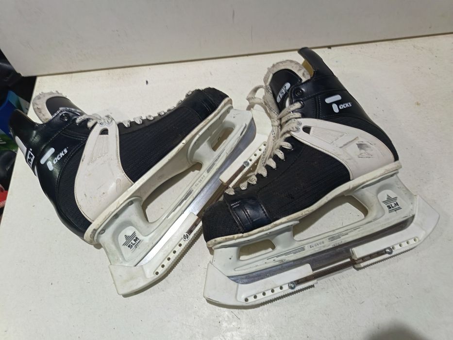 Łyżwy hokejowe CCM rozmiar 44