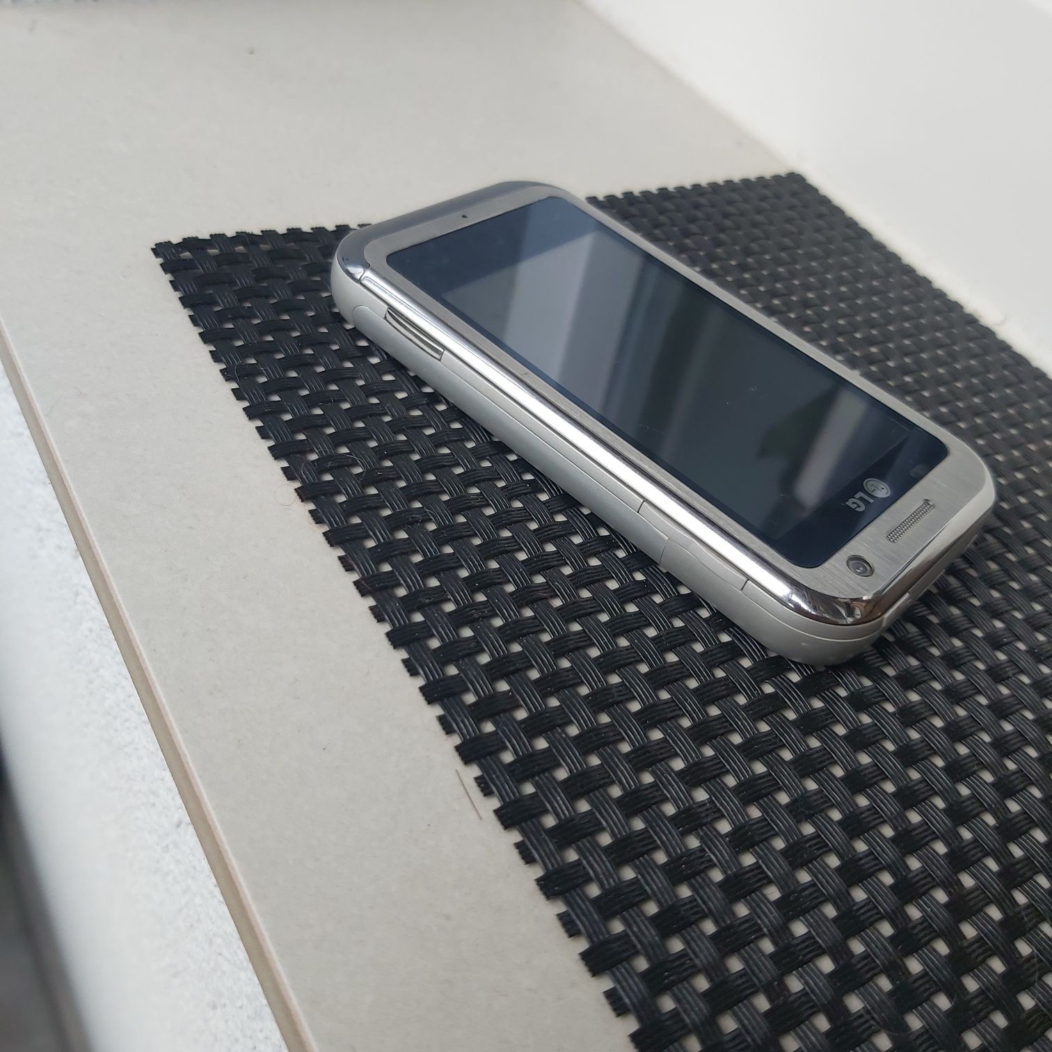 LG KM900 Arena ретро