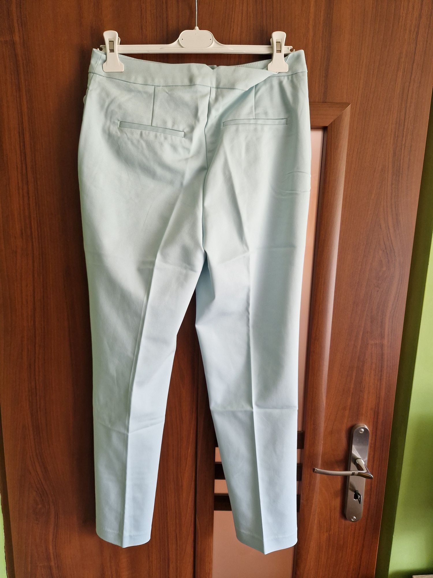 Garnitur damski Miętowy (żakiet 40 + spodnie 38)