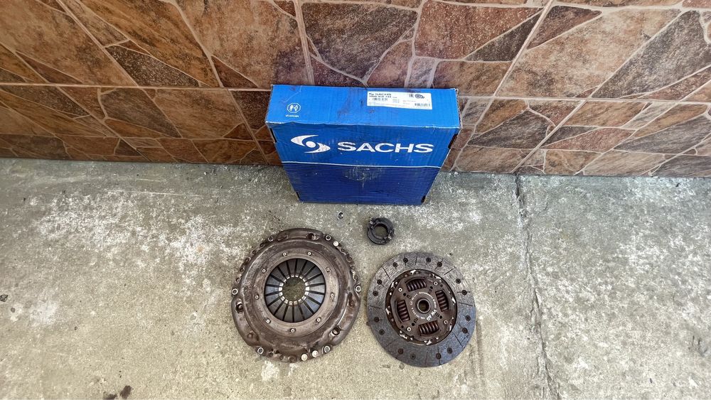 Комплект зчеплення  корзина + диск SKODA OCTAVIA II, SUPERB II