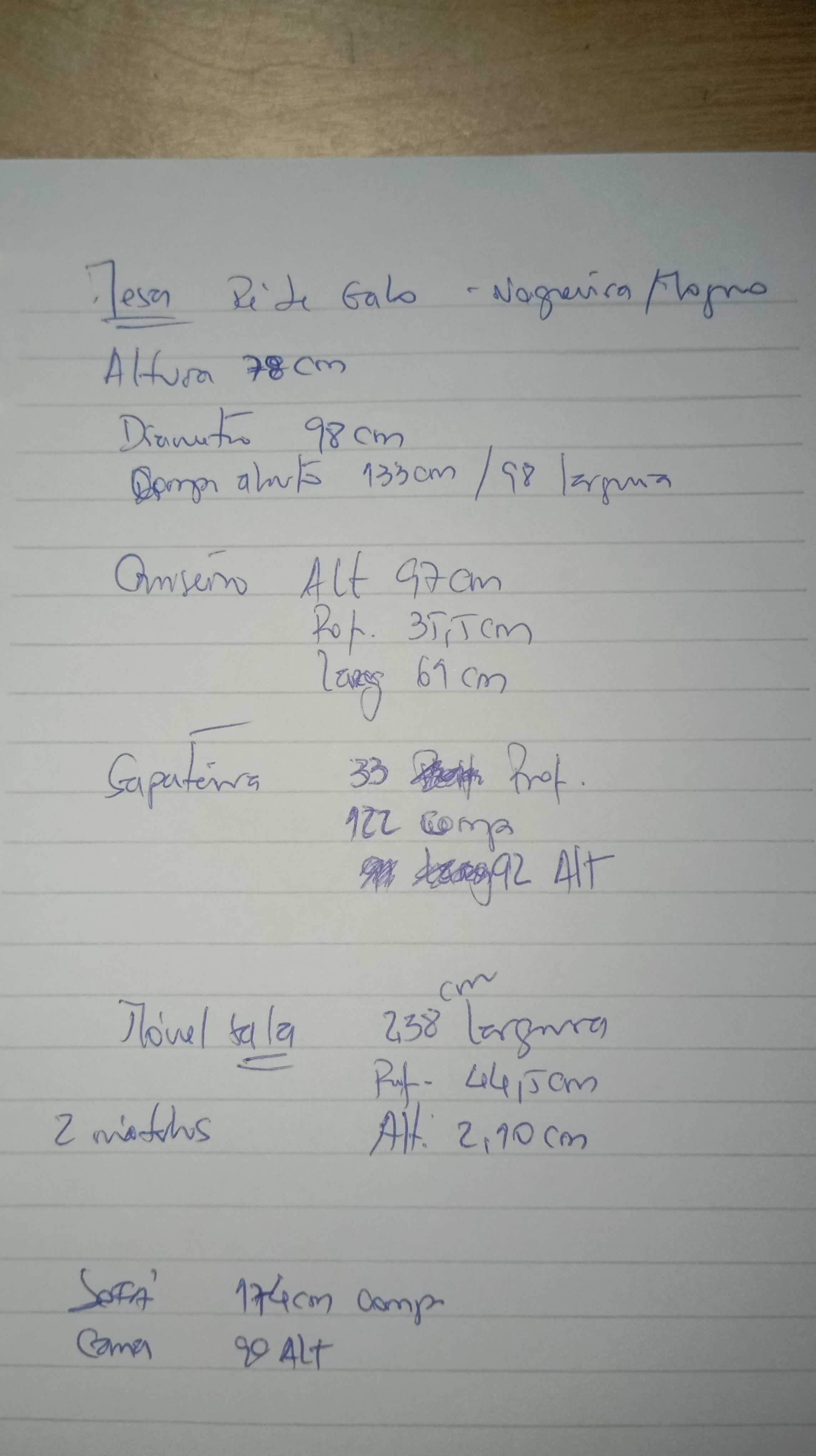 Excelente oportunidade. Mesa em pé de galo e 4 cadeiras
