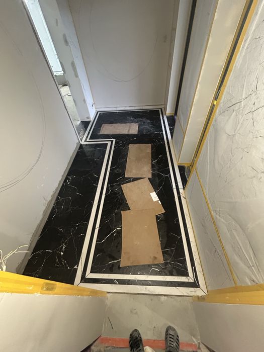 Montaż plytek wielkoformatowych