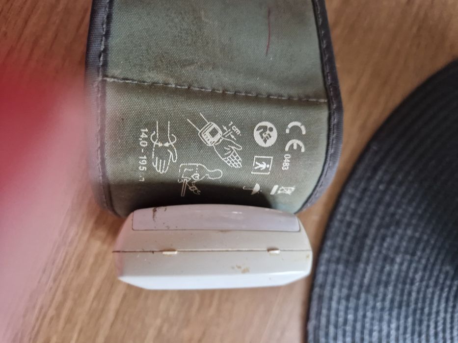 Cisnieniomierz  Sanitas na nadgarstek  PRL.