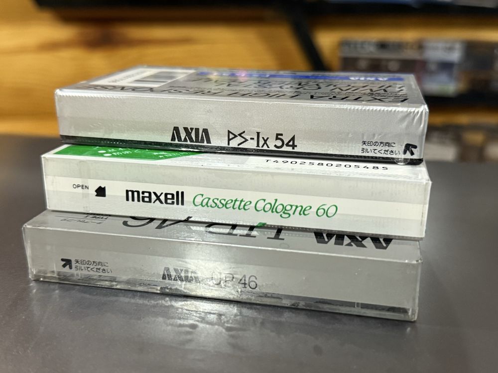 Продам лот аудио кассет AXIA+maxell