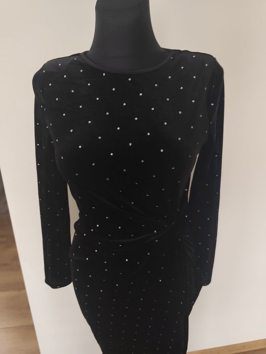 Welurowa sukienka MIDI wyszczupla 40