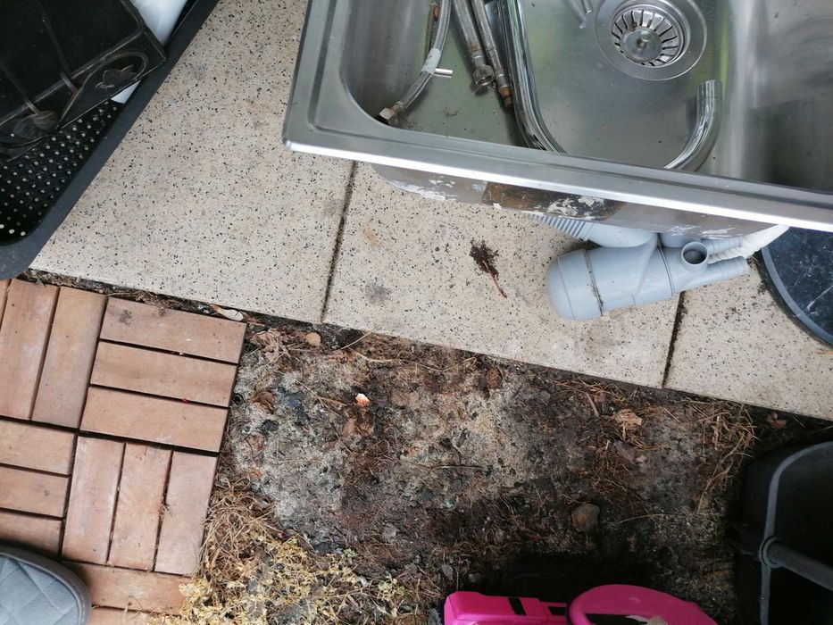 Zlew z baterią i z syfonem