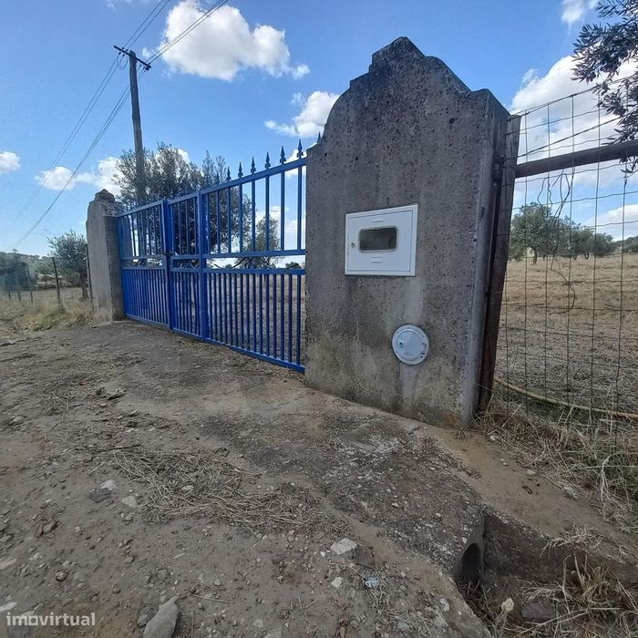 Terreno com potencial de construção em Santiago do Escoural
