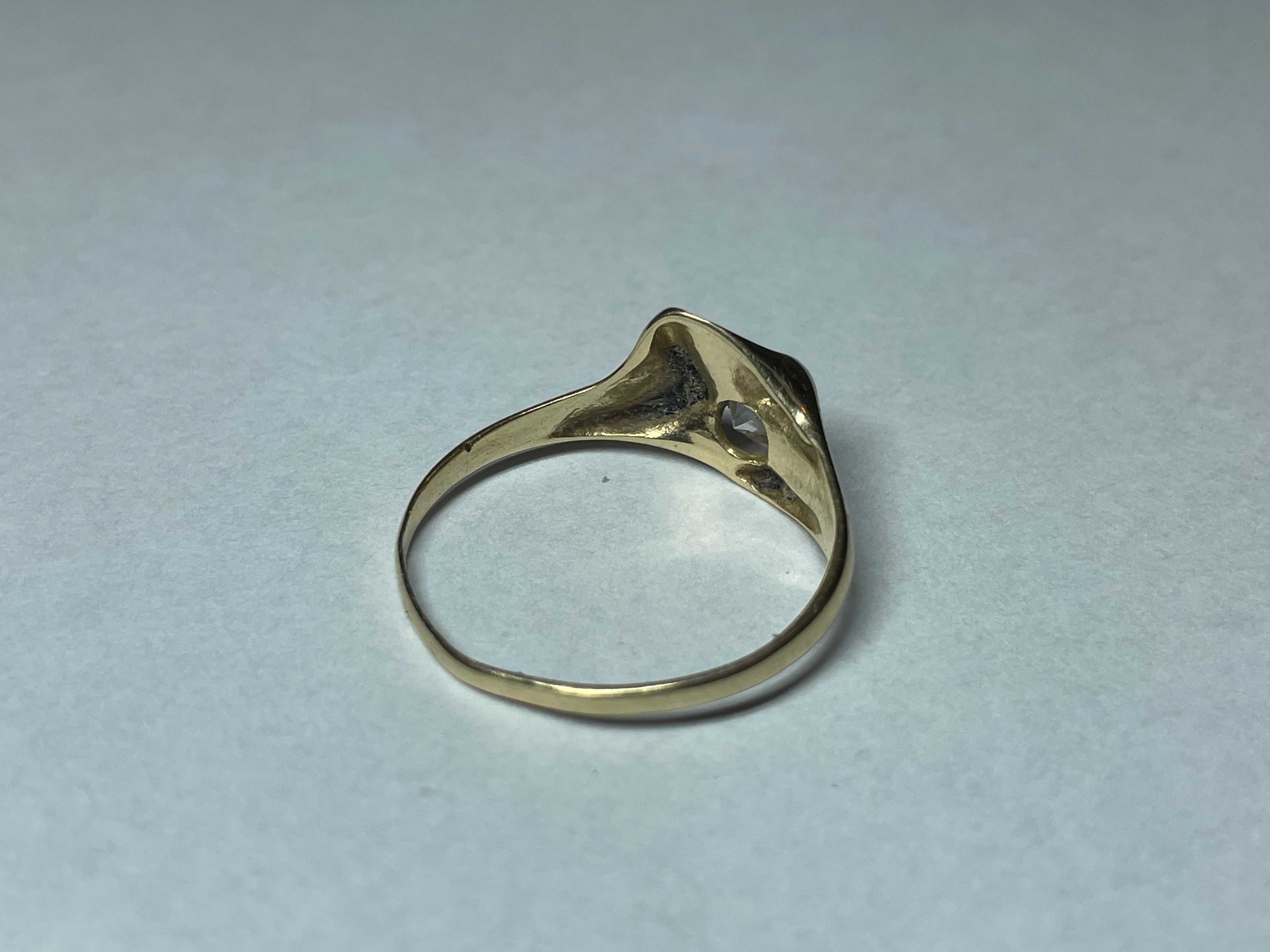 Złoty pierścionek 14kt (585) 2,47 gram rozmiar 20