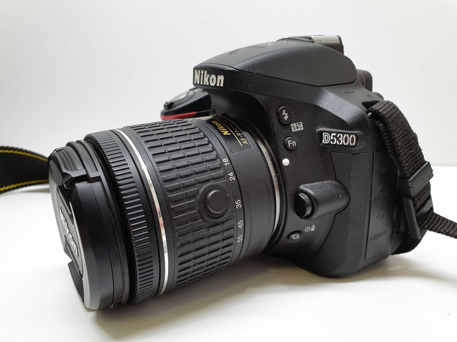 Lustrzanka Nikon D5300 korpus + obiektyw + torba Przebieg 1970