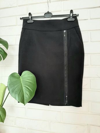 Elegancka czarna spódnica Reserved 36