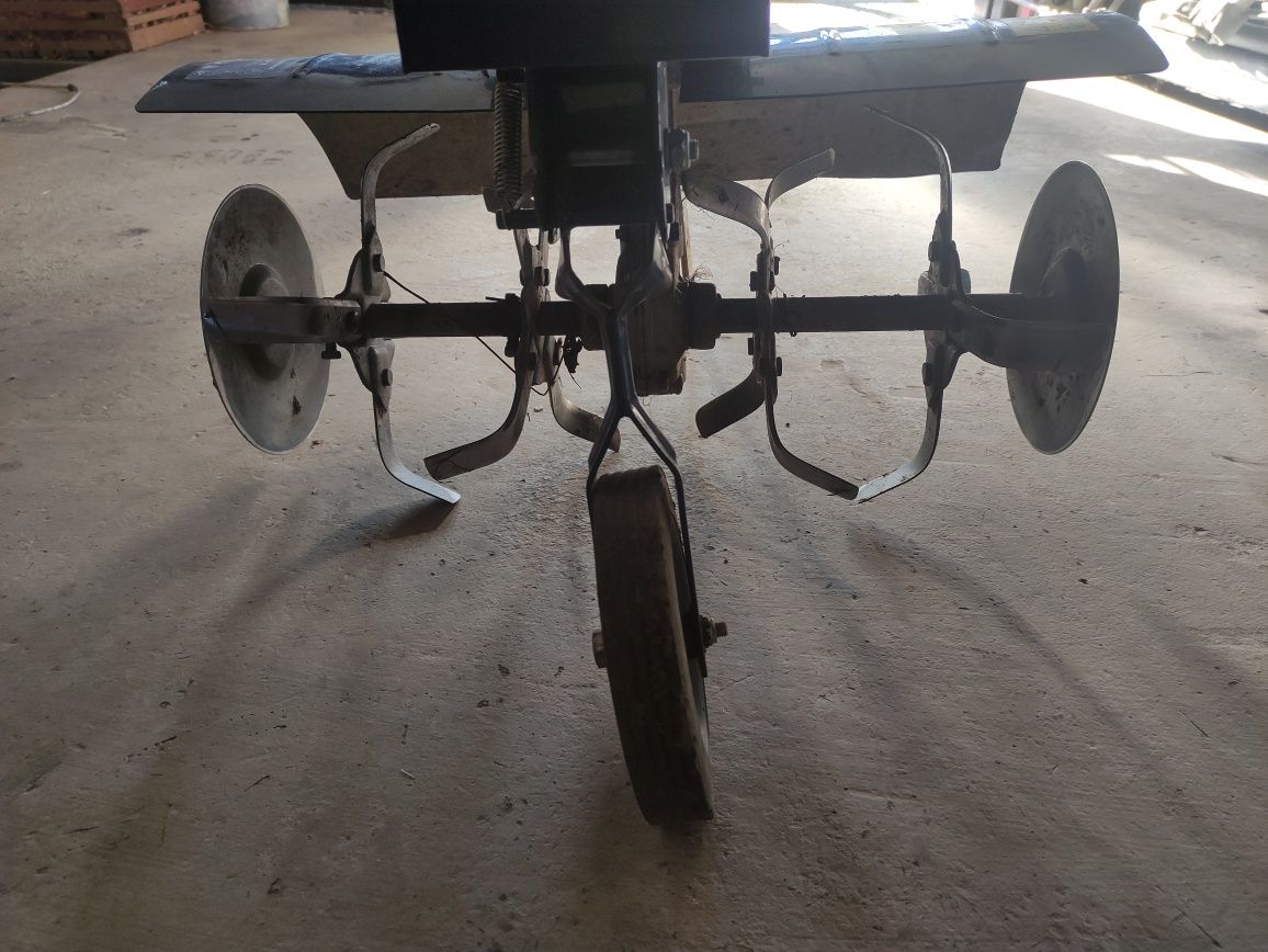 Glebogryzarka spalinowa silnik Briggs & Stratton 850 I/C Series 190cc