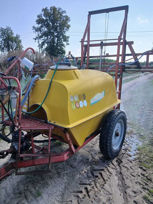 Opryskiwacz ciągany MOSKIT 1200L 12/13,5M