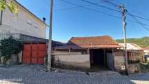 Moradia de pedra com anexos em Orgens - Viseu