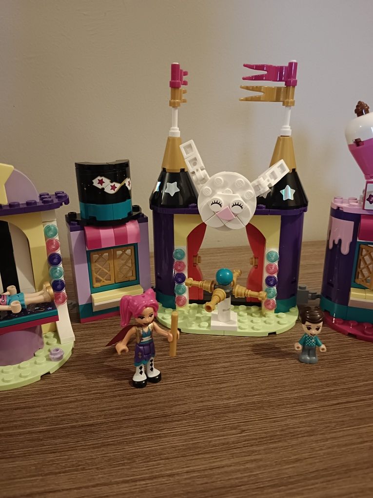 Magiczne stoiska w wesołym miasteczku LEGO friends 41687