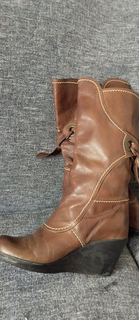 Botas cor camel em pele