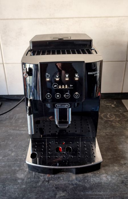 Кофемашина Delonghi Magnifica Start