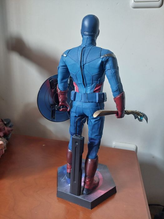 Hot Toys Captain America (2012 version)