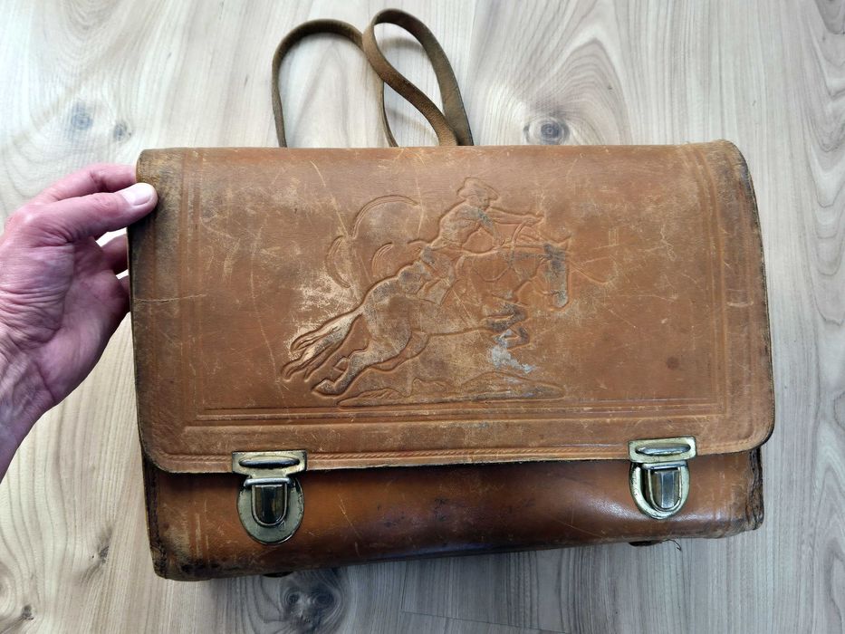 Stary skórzany tornister PRL skóra emblemat Koń lata '50/60 vintage
