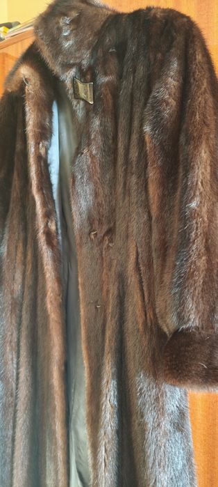 Piękne taliowane futro S/M