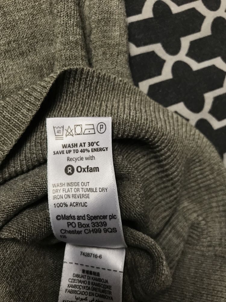 Lekki sweterek sweter w serek dekolt V Marks&Spencer M