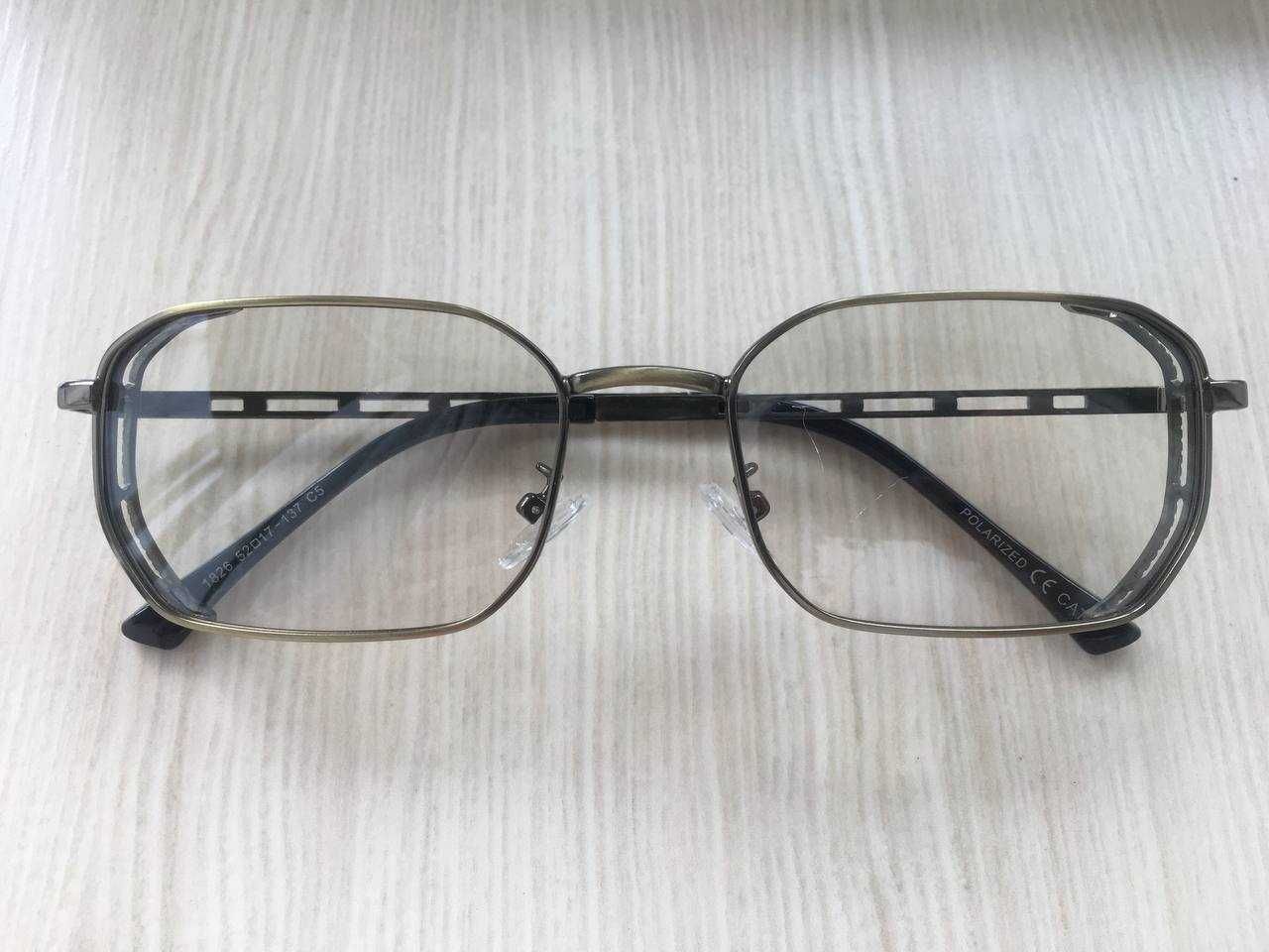 Прозорі з коричневим відтінком жіночі окуляри