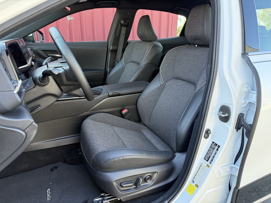 Toyota Crown, 2024 року, 2.5 гібрид, автомат, повний привід, 35т.км,