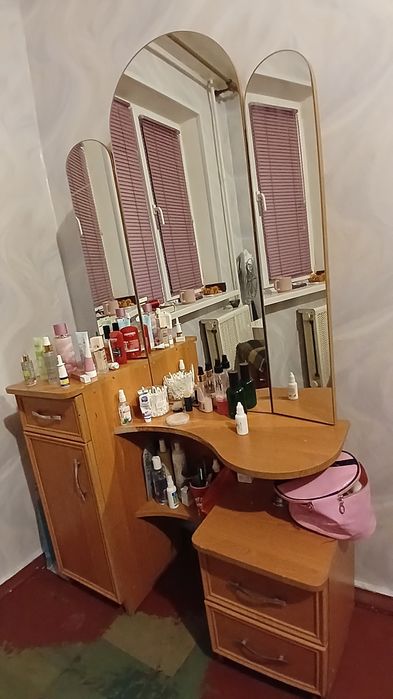 Комод,трейляж,трюмо