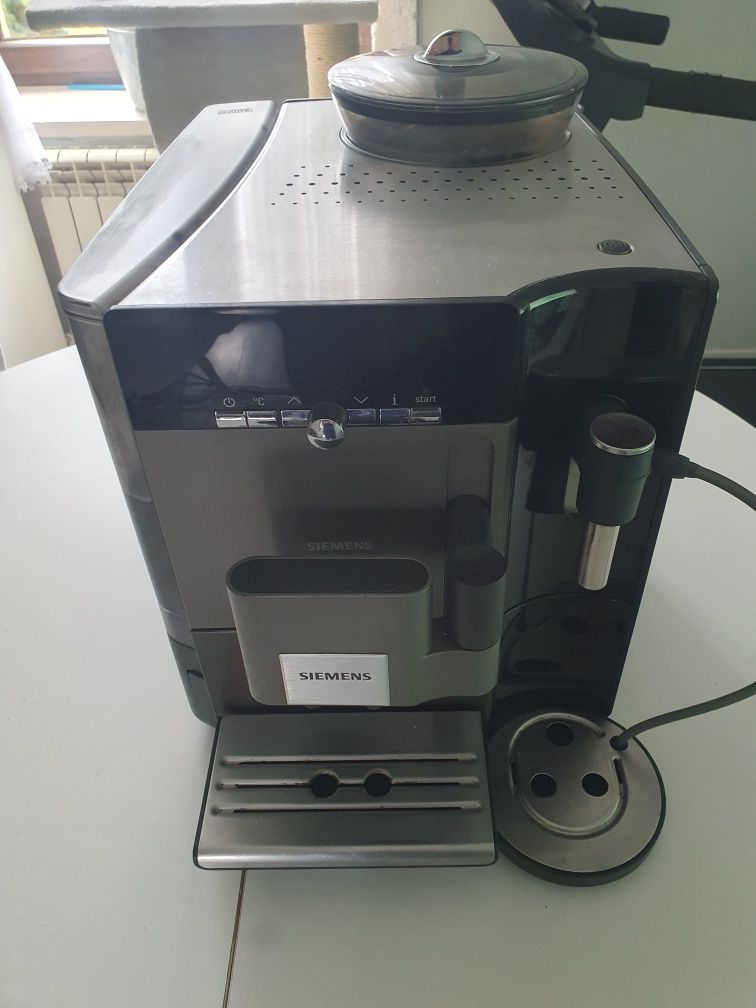 Sprzedam ekspres do kawy Siemens EQ7  PLUS