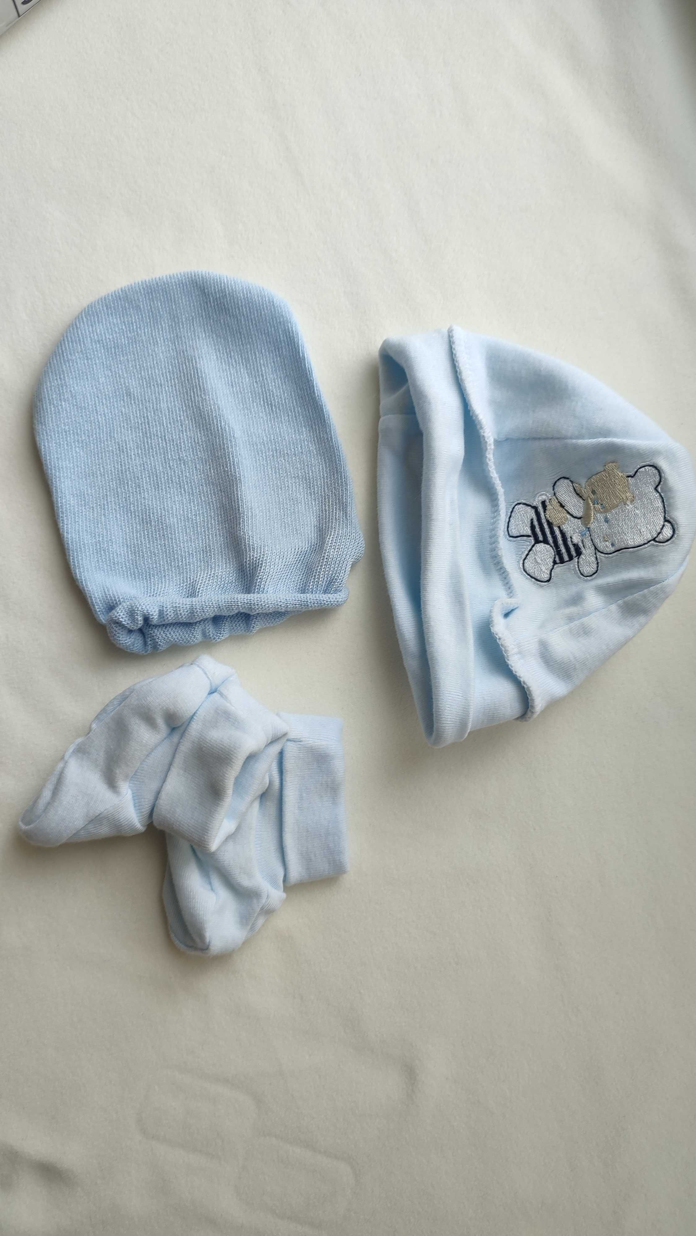 Одяг для немовлят, на виписку. Шапочка 2 шт. і носочки