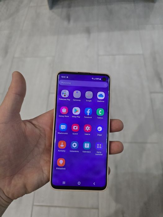 Samsung Galaxy S10 stan bardzo dobry + 3 szkła