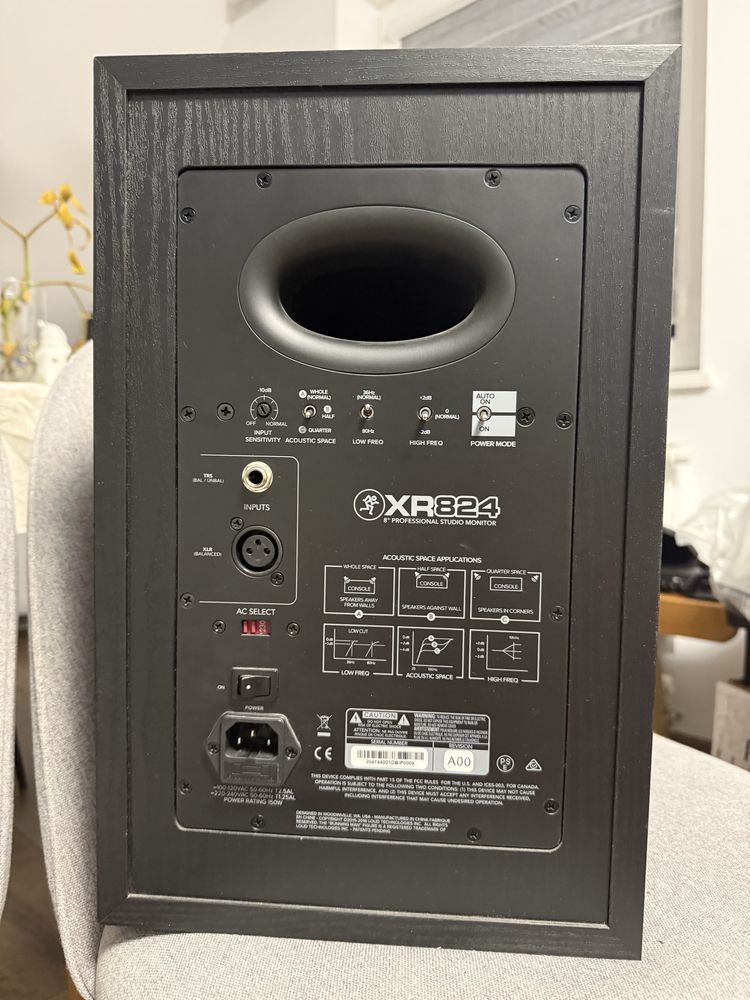 Mackie monitory XR824