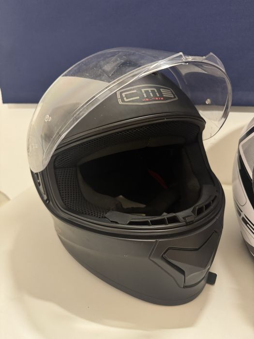 Capacete usado em boas condições