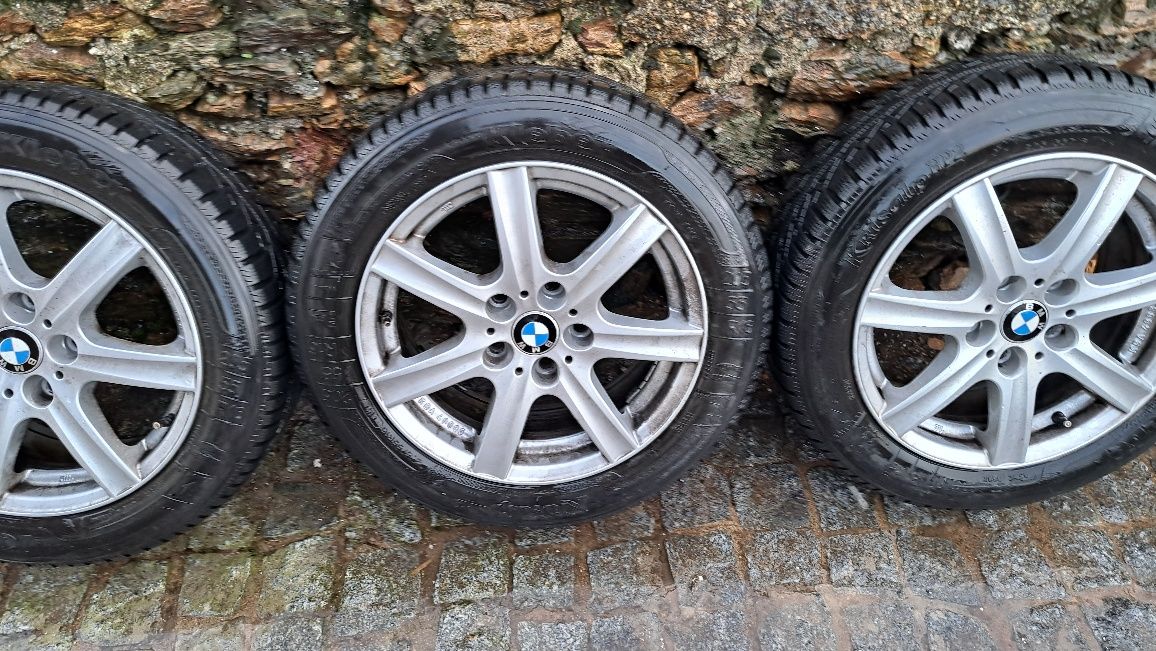 Jantes 16 5×120 BMW com pneus 205/55R16.
Possí