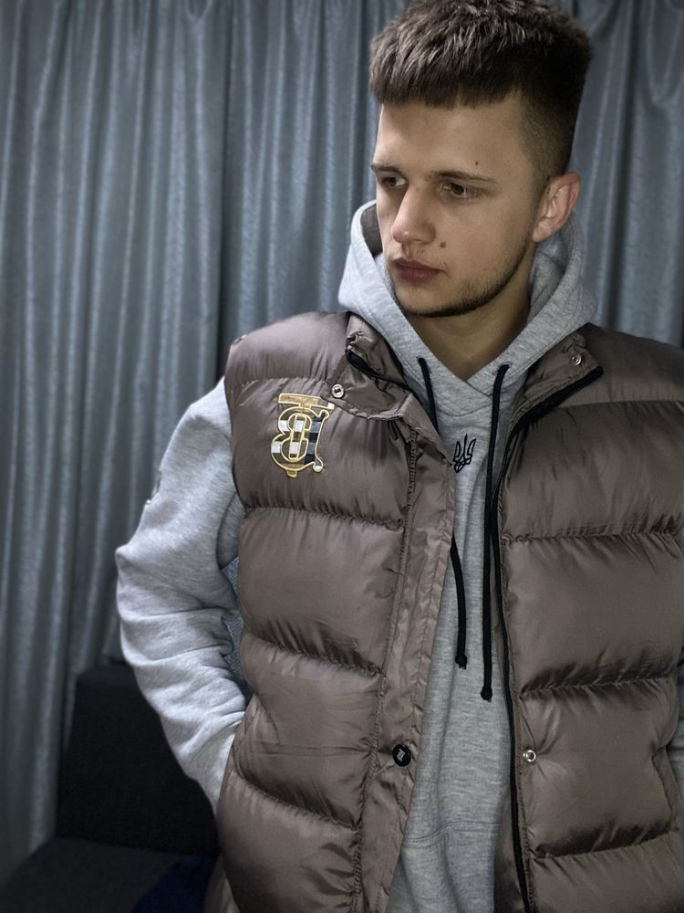 Чоловіча жилетка burberry оригінал ! Стан нової !