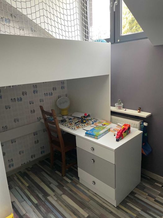 Łóżko piętrowe z biurkiem, Ikea SMÅSTAD, białe/szare