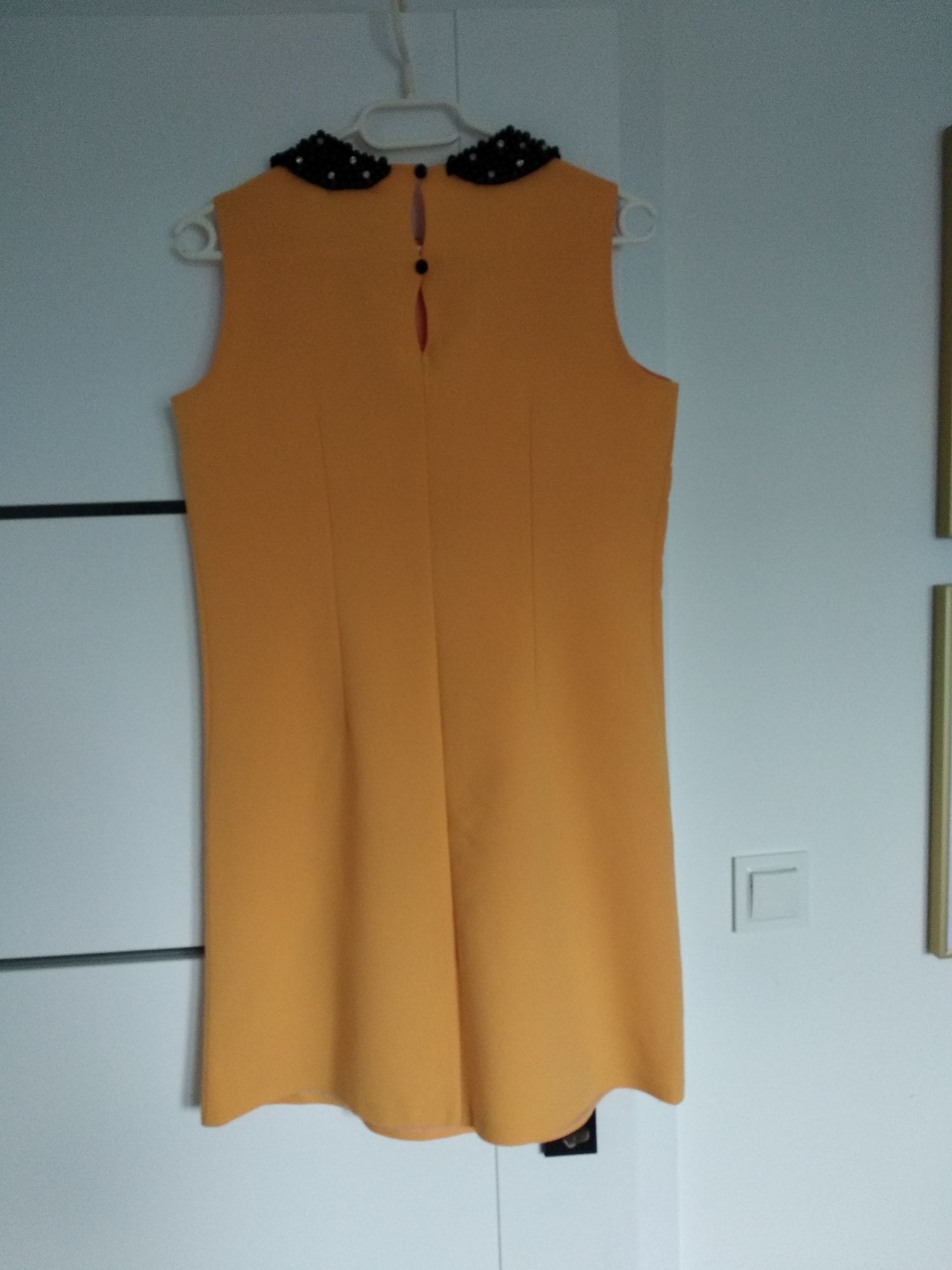 Żółta sukienka trapezowa z kolnierzykiem rozm 36